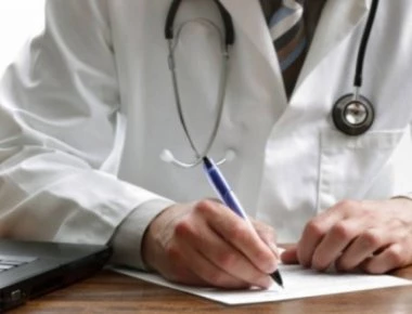 «Εμπλοκή» συντάξεων για 4.350 υγειονομικούς και γιατρούς - Ζουν με 500 ευρώ το μήνα